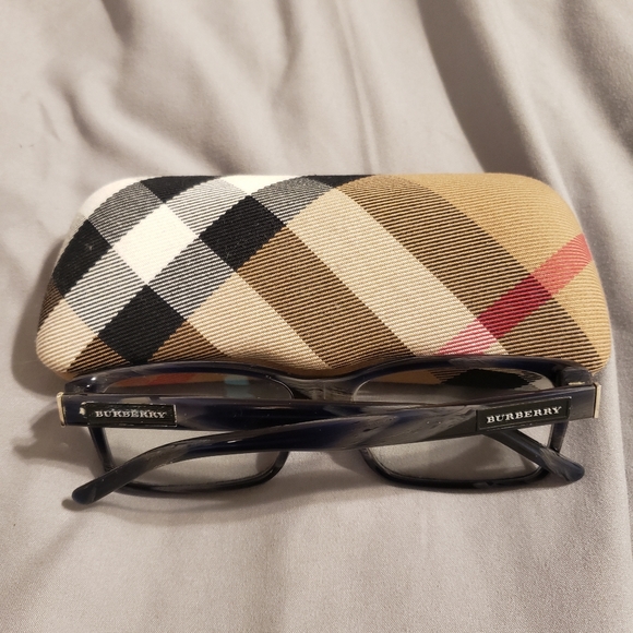 Glasses - Picture 2 of 3